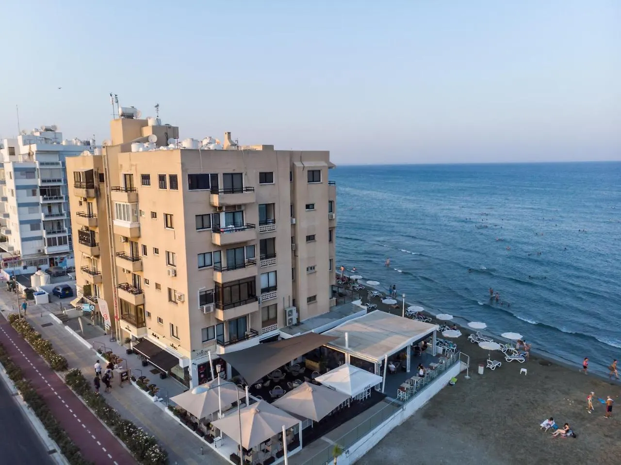 Lazuli Sea View-Beachfront Ap 405 Larnaca Cipro